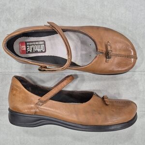 Earth Shoes Vivian women's 7.5 brown leather Mary Jane adjustable straps